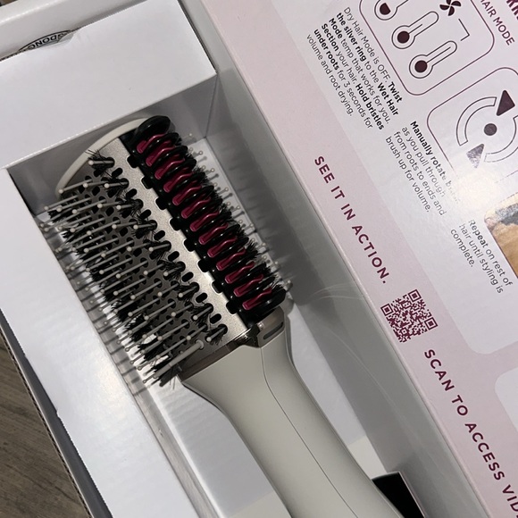 Shark SmoothStyle Hair Dryer Brush - Picture 4 of 6